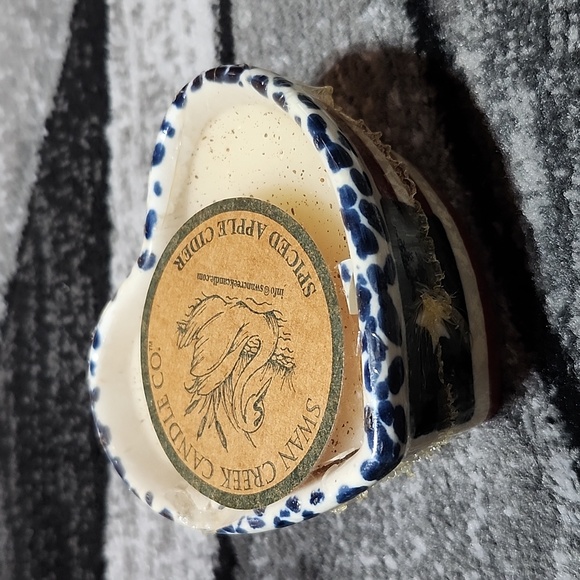 SWAN CREEK CANDLE CO. PATRIOTIC HEART SHAPED POTTERY SPICED APPLE CIDER CANDLE - Picture 6 of 11